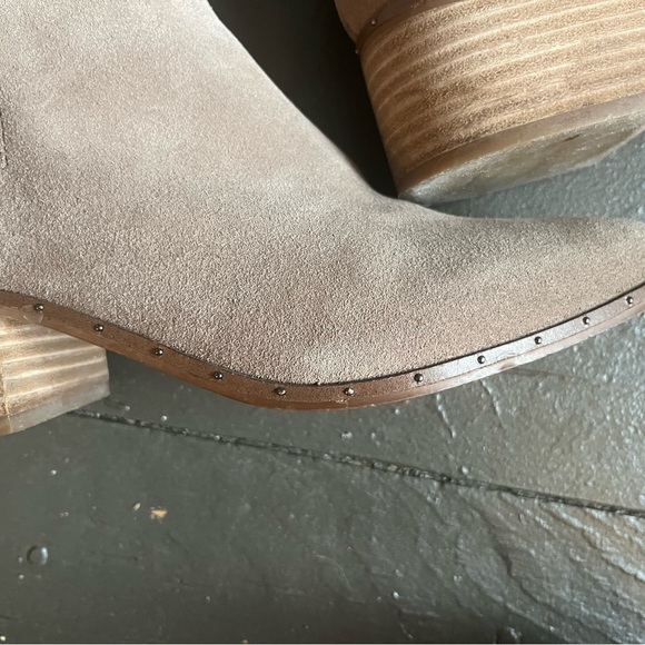 Bleecker & Bond Georgia tan suede ankle boots size 9.5 - Picture 6 of 11